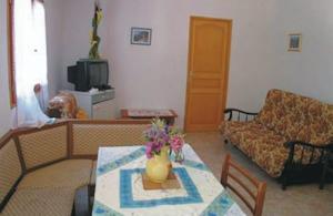 Апартаменты Holiday home Avenue Clovis Hugues III