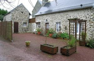 Отель Holiday home Rue Du Feugre