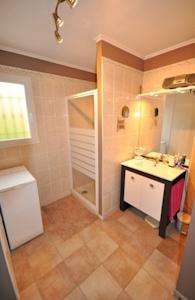 Отель Holiday home Route Rognes