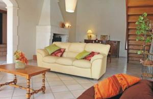 Апартаменты Holiday home Chemin du Félin