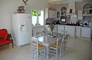 Отель Holiday home Chemin de Fabre