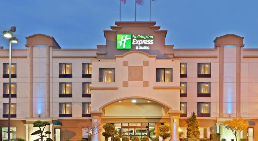 Отель Holiday Inn Express Hotel & Suites TACOMA