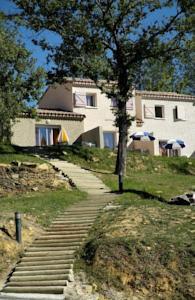 Апартаменты Apartment Route de barjac Cigeaille
