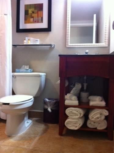 Отель The Wyndham Garden Exton Valley Forge