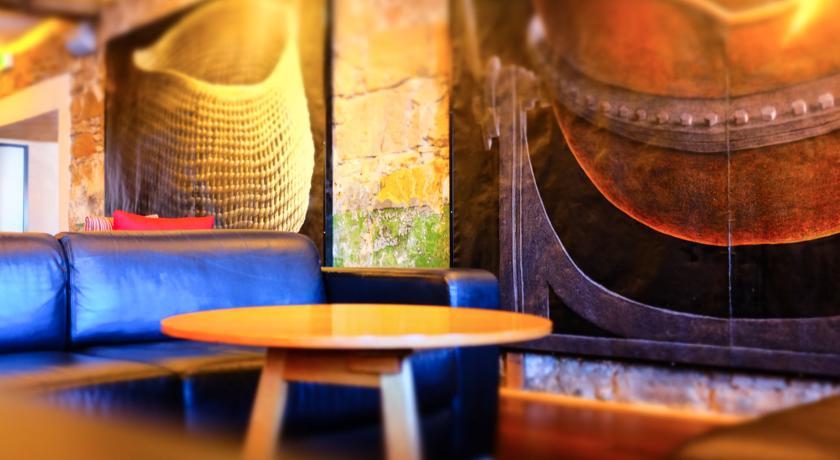 Отель The Henry Jones Art Hotel
