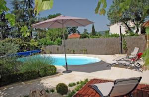 Отель Holiday home Chemin des Amandiers