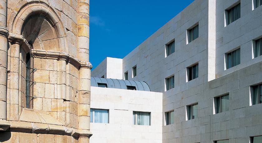 Отель NH Palacio del Duero