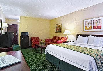 Отель Fairfield Inn & Suites Chicago Midway Airport