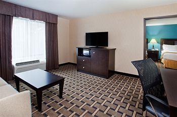 Отель Comfort Inn & Suites Lake Lanier