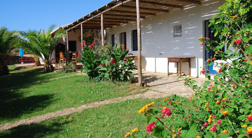 Отель Montes de Baixo