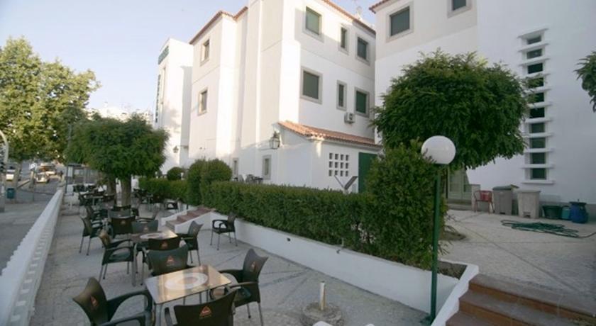 Отель Hotel Montemor