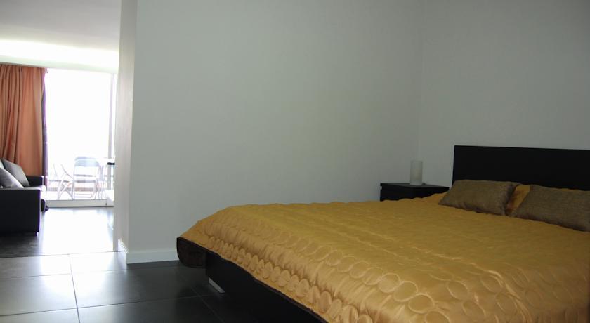 Апартаменты Canico Seaside Apartment