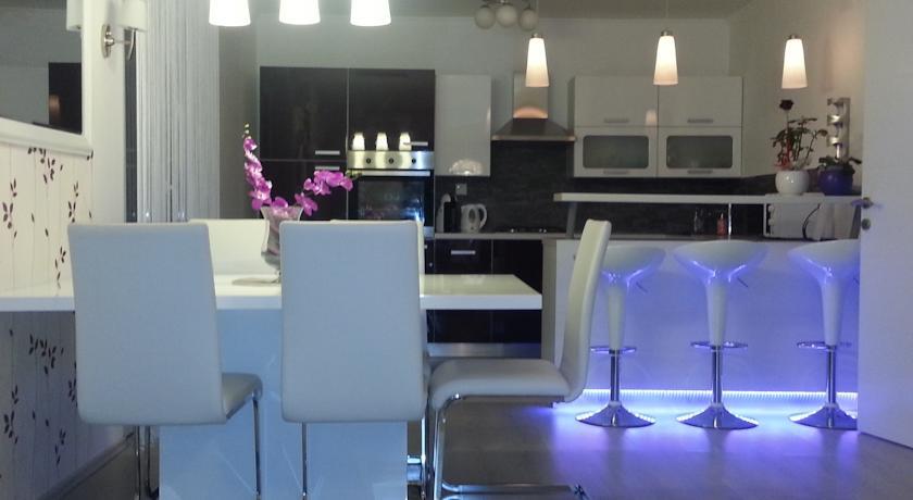 Апартаменты Apartment Leona