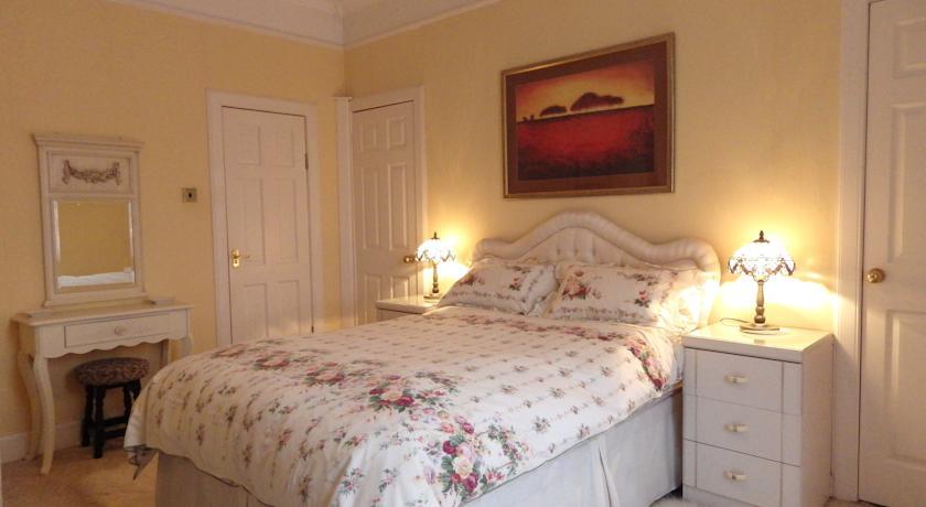Гостевой дом The Central Guesthouse