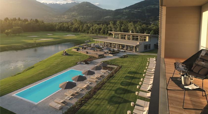 Отель Dolomitengolf Suites