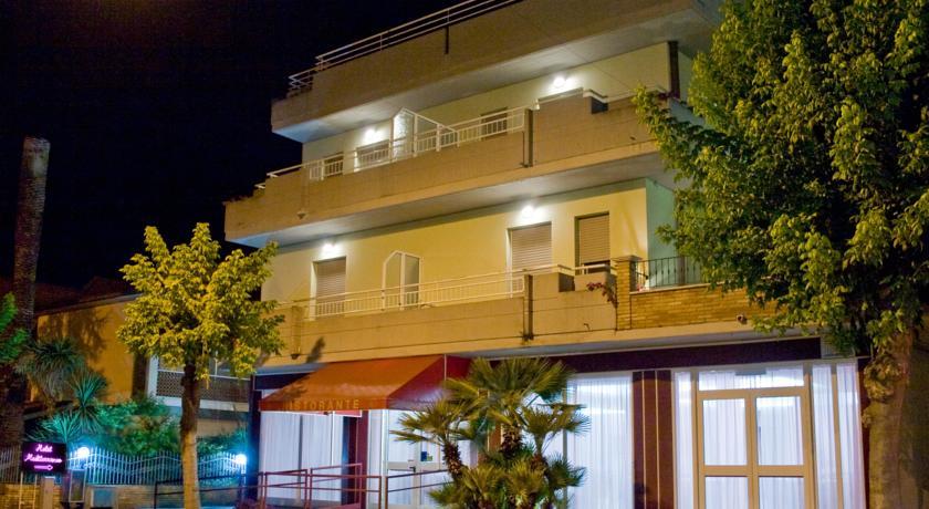 Отель Hotel Mediterraneo