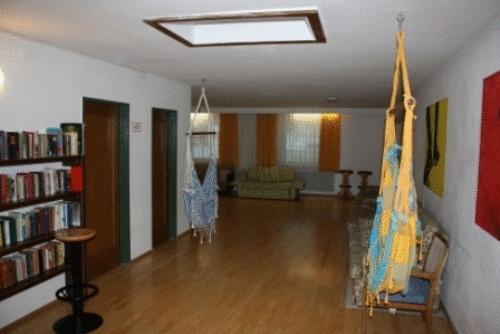 Отель Hotel Schwarzer Adler Sillian