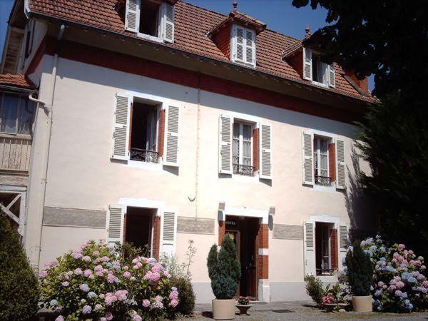 Отель Hotel Les Sapins