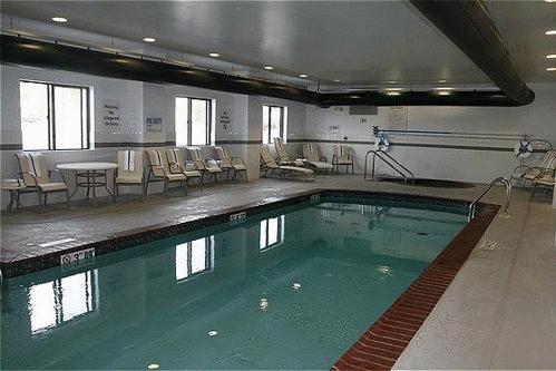 Отель Holiday Inn Express Hotel & Suites Bartlesville