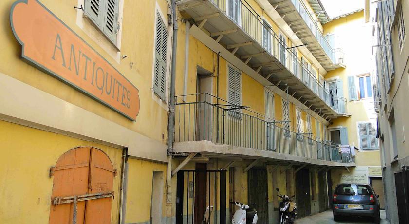 12 Rue Martin Seytour