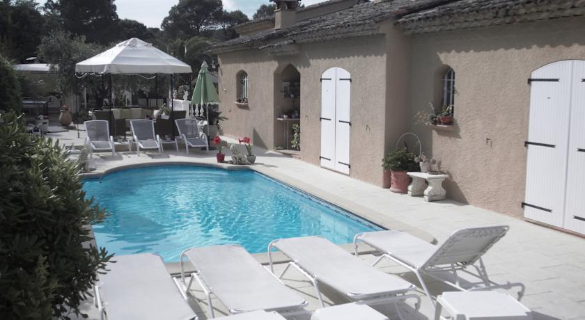 Апартаменты Villa le Jas des Ecureuils