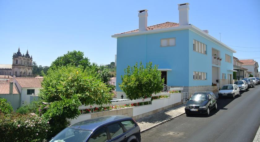 Хостел Alcobaca Hostel - Blue House