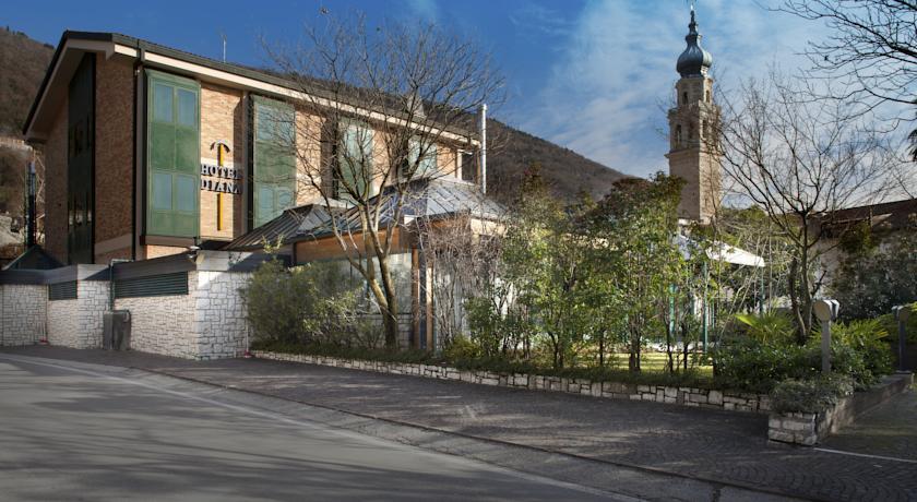 Отель Hotel Diana