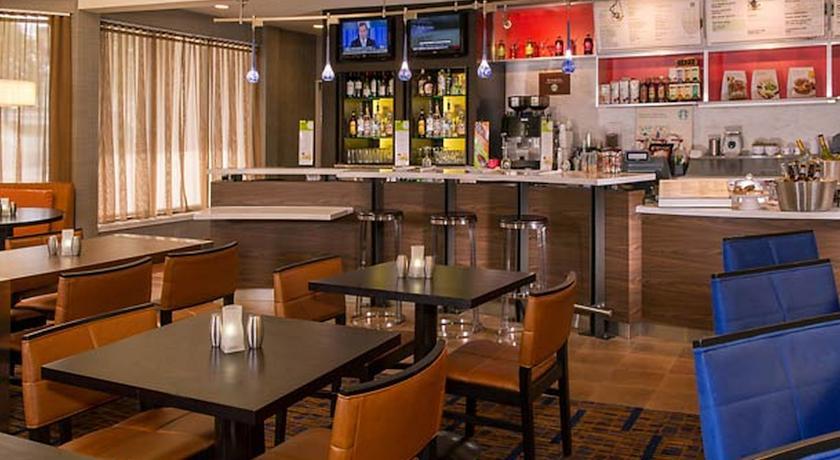Отель Courtyard Richmond West