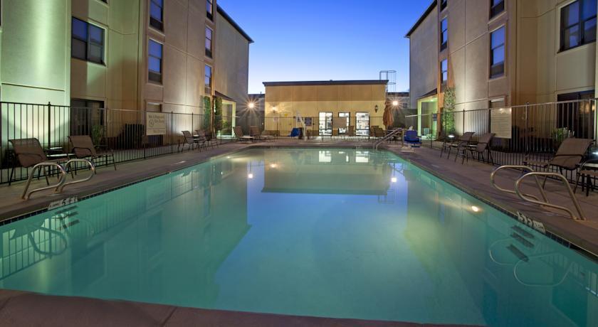 Отель Hampton Inn & Suites El Paso-Airport