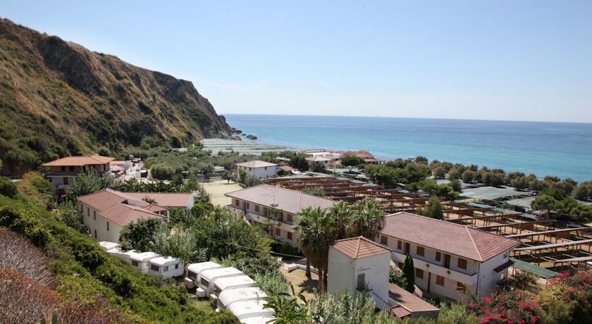 Отель Villaggio Camping La Scogliera