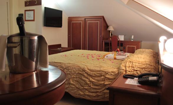 Отель Lion's Hotel