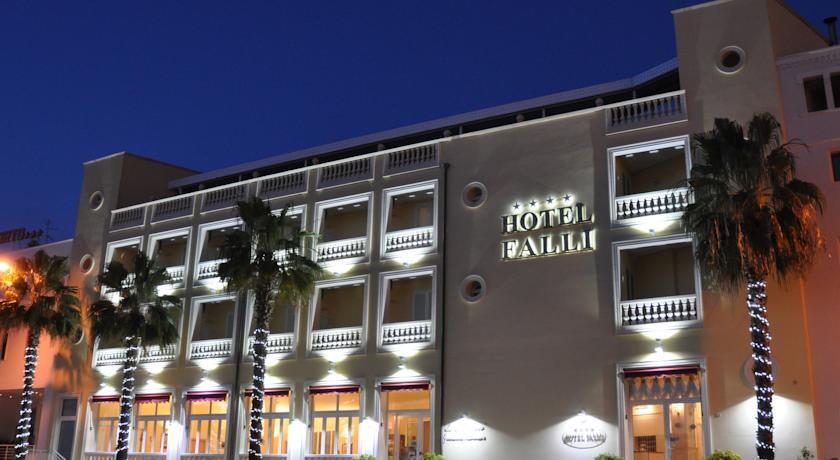 Отель Hotel Falli