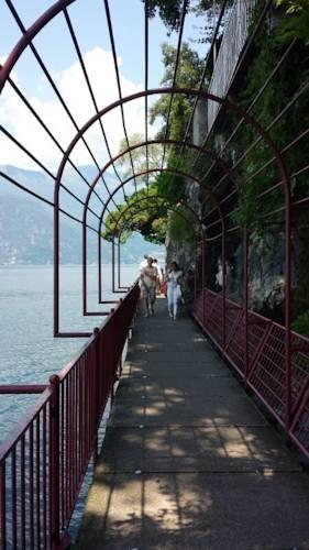 Апартаменты I Tre Oleandri Varenna