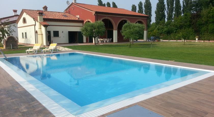 Отель Flora's House