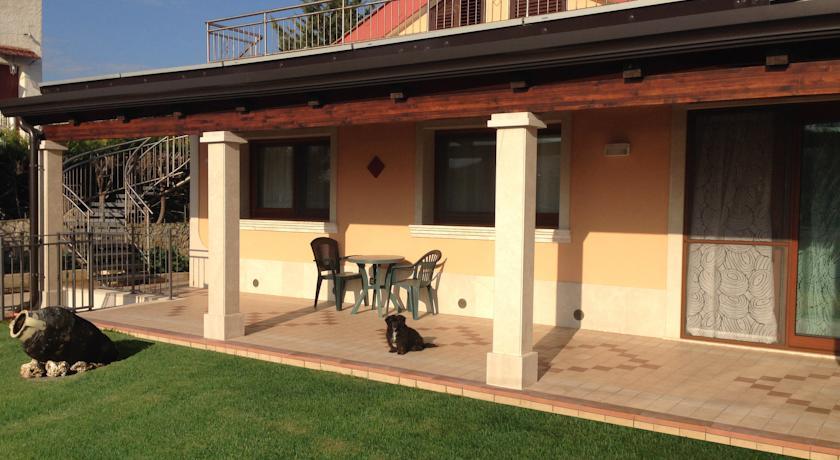 Гостевой дом Villa La Scogliera
