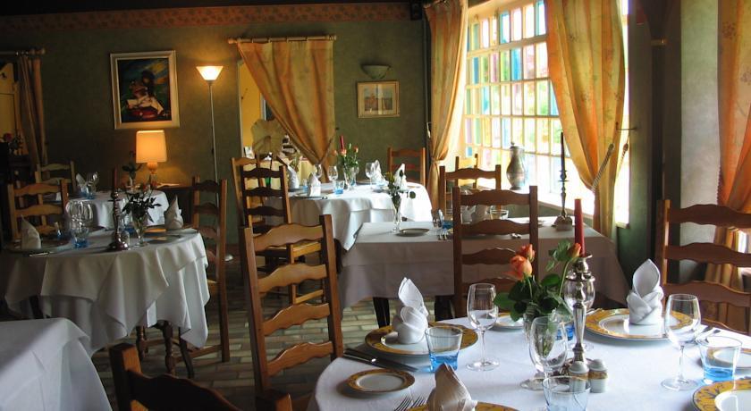 Отель Hôtel Les Elfes