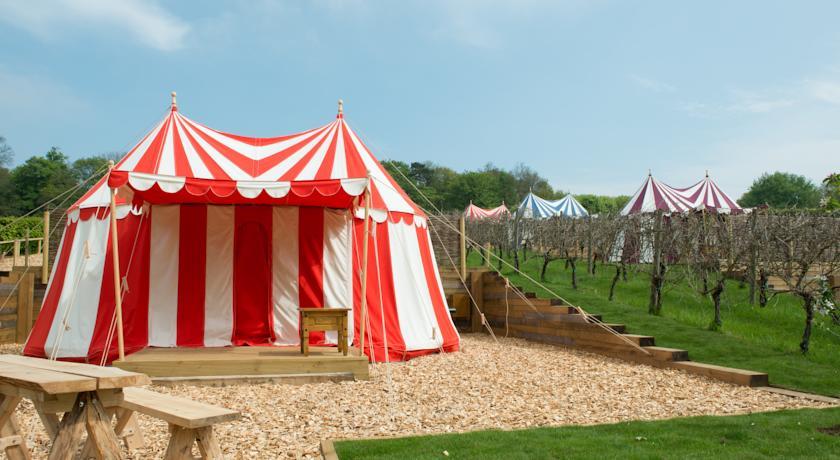 Отель Knights Glamping at Leeds Castle