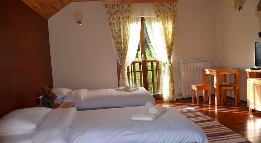 Мини-отель Rooms and Apartments Mirović