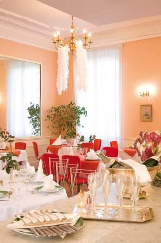 Отель Le Parc Des Fees