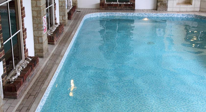 Отель Oxford Witney Four Pillars Hotel