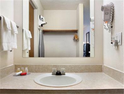 Отель Ramada Spokane Valley