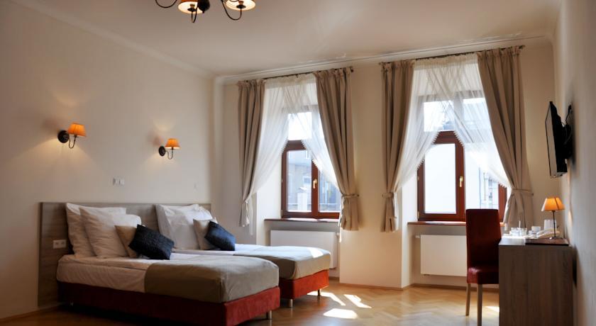 Hotel Santi