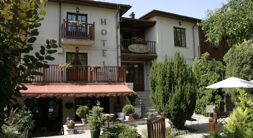 Отель Hotel Dwa Księżyce