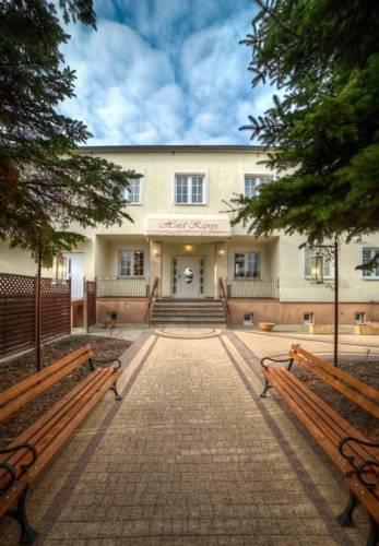 Отель Hotel Kaprys