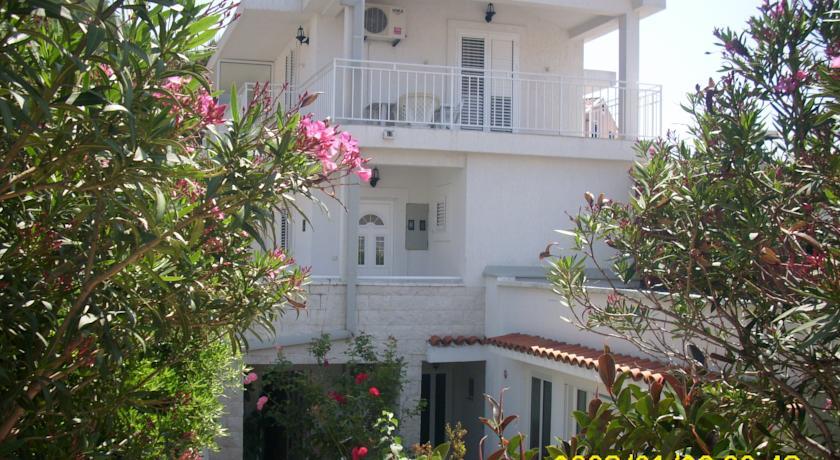 Apartments and Room Danica