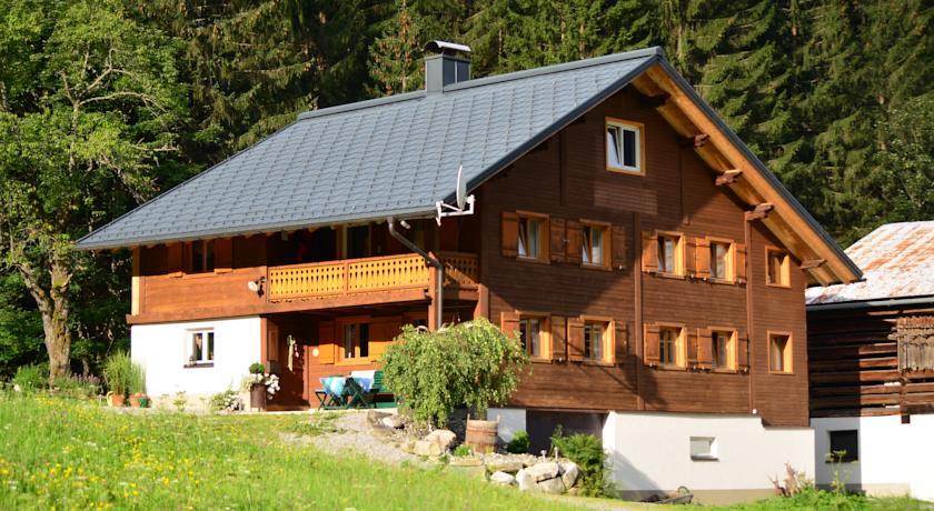 Апартаменты Ferienhaus Surava