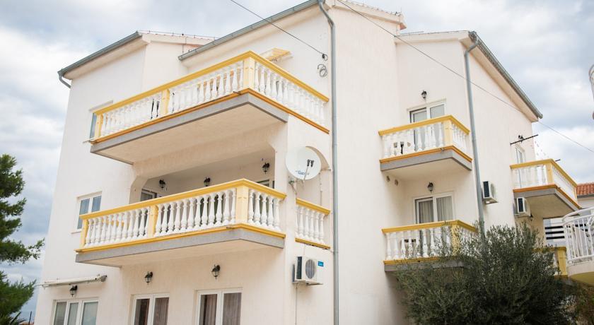 Апартаменты Apartments Lovrić