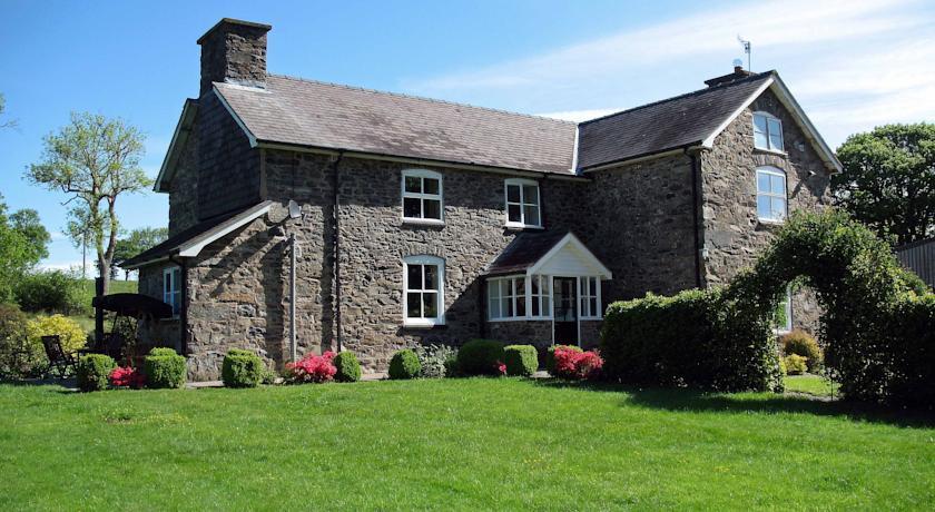 Мини-отель Gwaenynog Farmhouse