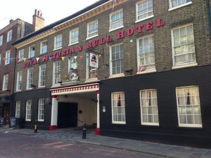 Отель The Royal Victoria & Bull Hotel