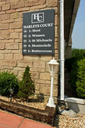 Апартаменты Harleys Court